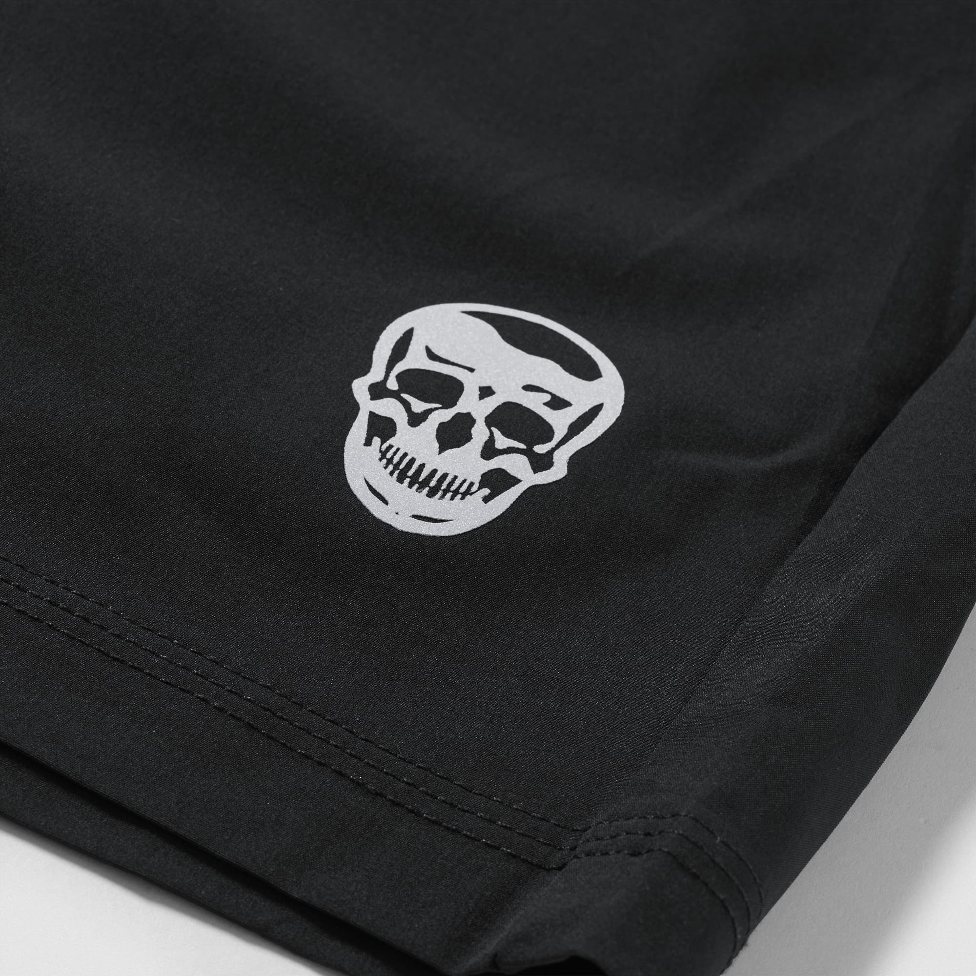 Conquer 9" Shorts - Black/White