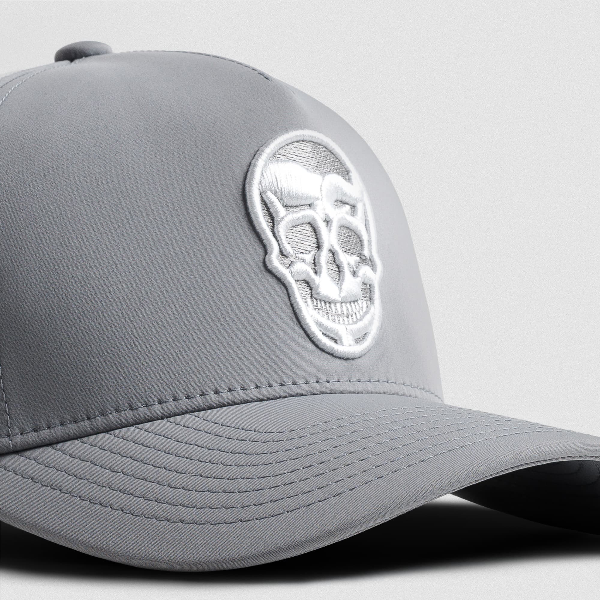 Hybrid Performance 5-Panel Hat - Gray/White close up shot of logo