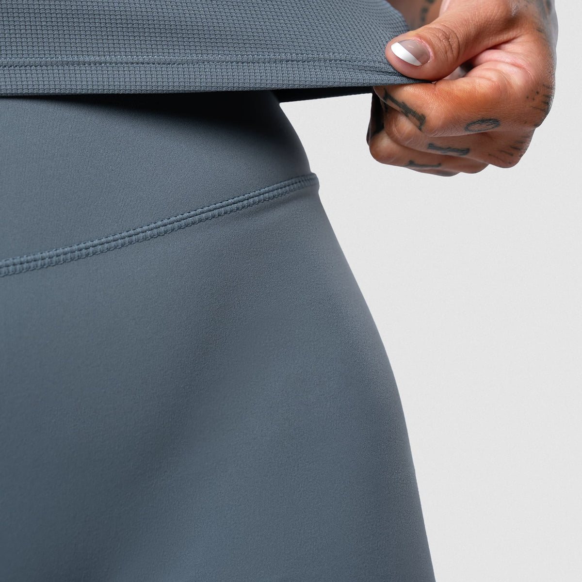 Axis Leggings - Lake waistband stretch detail