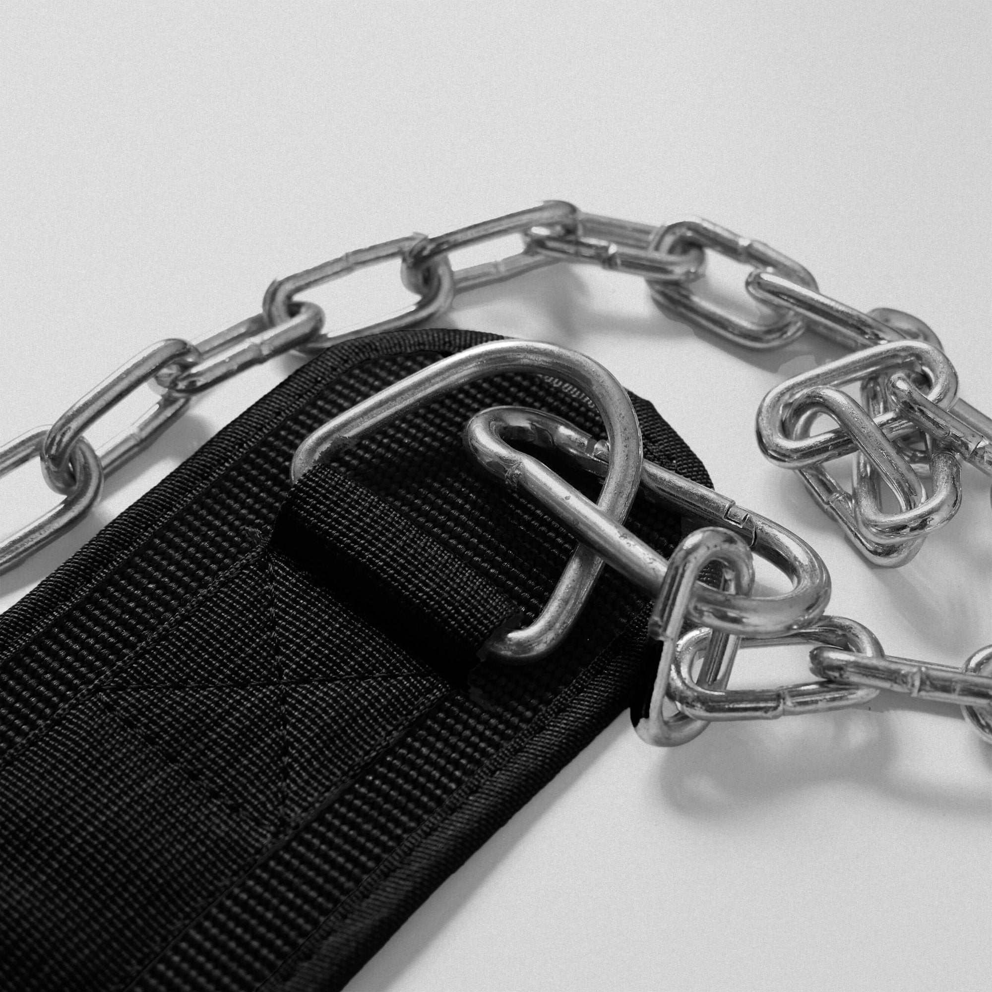 dip belt black chain close up